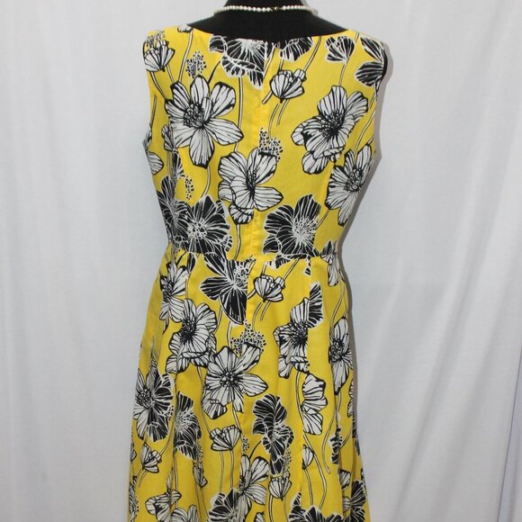 Robbie Bee Yellow Floral Sleeveless Dress - Picture 7 of 15